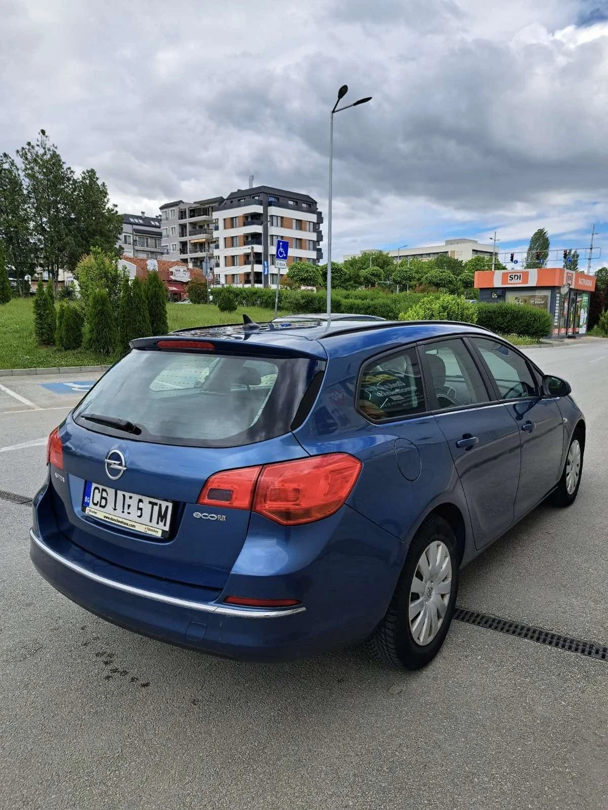 Opel Astra Caravan Sports Tourer, снимка 3 - Автомобили и джипове - 54607853