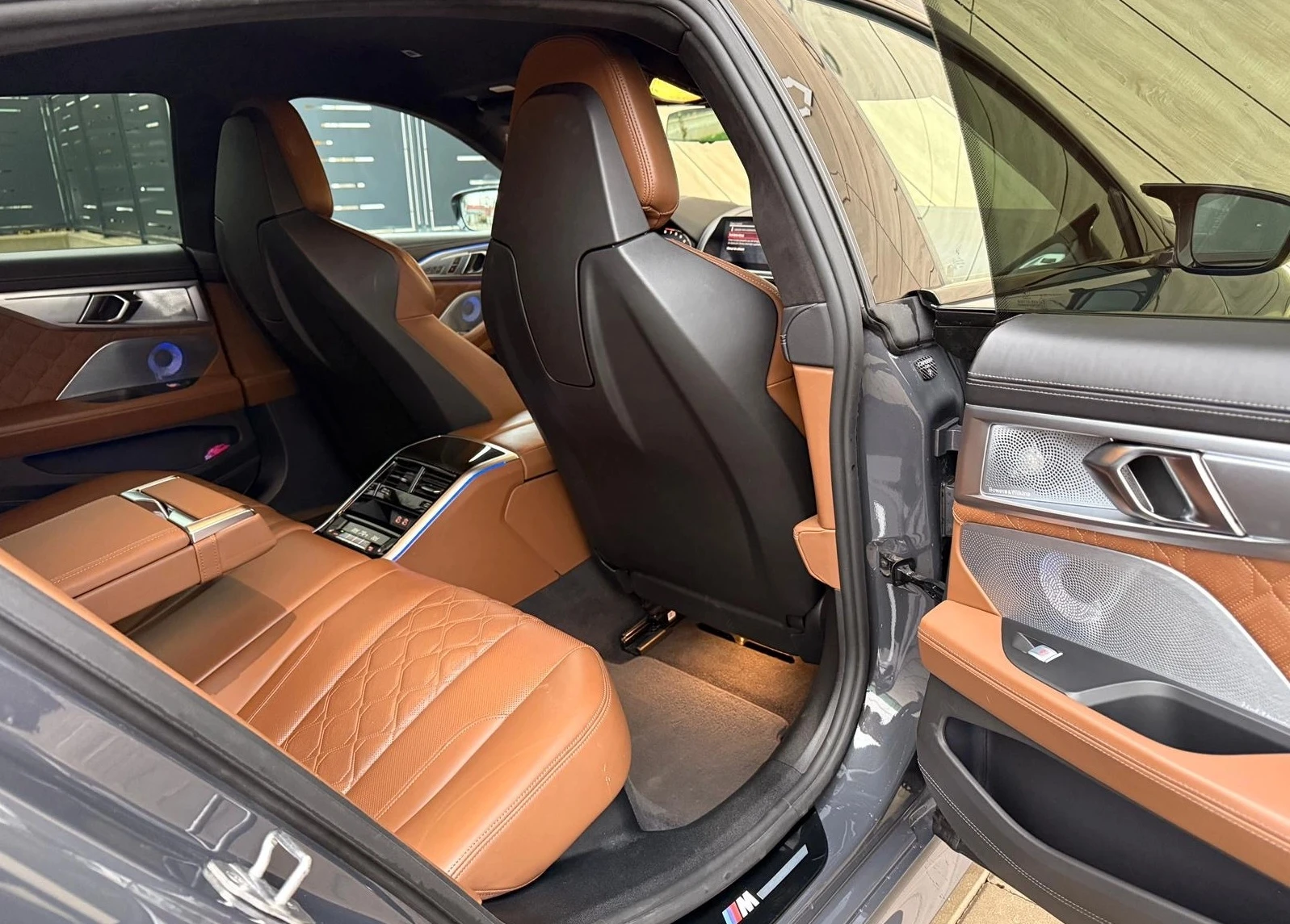 BMW M8 Competition xDrive, снимка 8 - Автомобили и джипове - 55170251