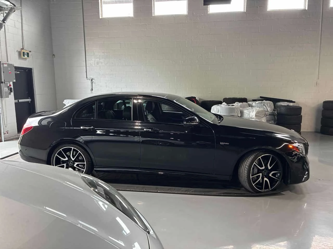 Mercedes-Benz E 43 AMG * ЛИЦЕНЗИРАН ДИЛЪР * CARFAX, снимка 3 - Автомобили и джипове - 55579268
