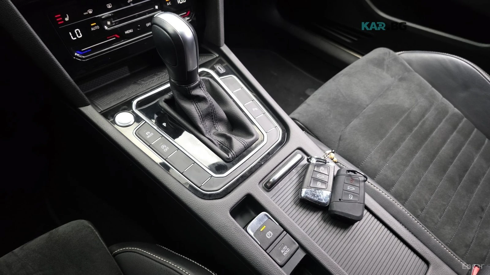 VW Passat 2.0 TDI* PREMIUM* КОЖА* ПАНО* ОБДУХВ* ПАНО* , снимка 8 - Автомобили и джипове - 55709279