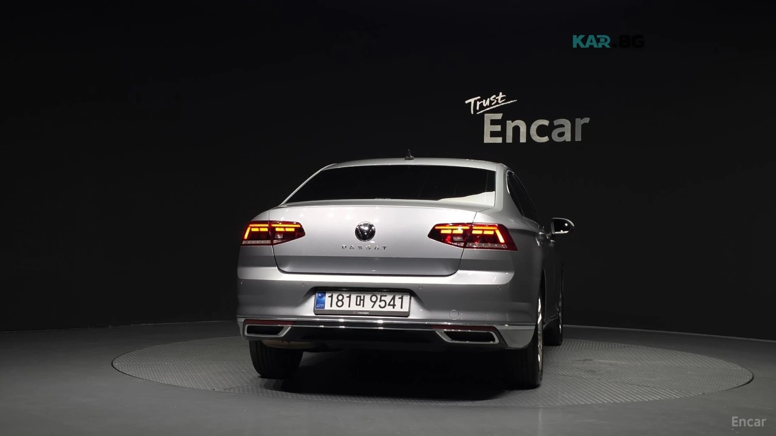 VW Passat 2.0 TDI* PREMIUM* КОЖА* ПАНО* ОБДУХВ* ПАНО* , снимка 4 - Автомобили и джипове - 55709279