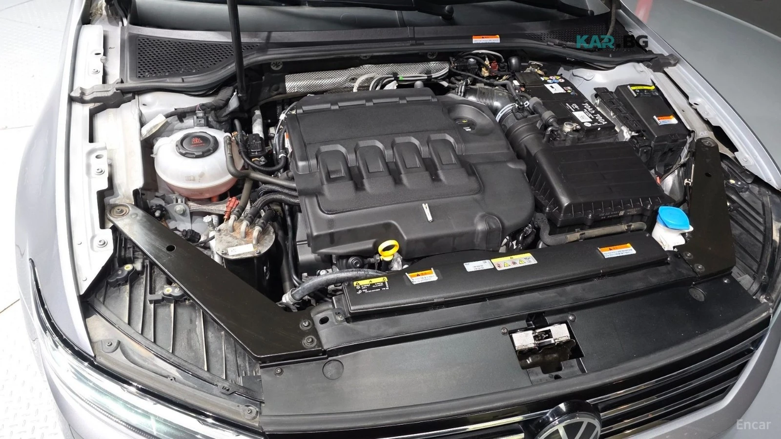 VW Passat 2.0 TDI* PREMIUM* КОЖА* ПАНО* ОБДУХВ* ПАНО* , снимка 5 - Автомобили и джипове - 55709279