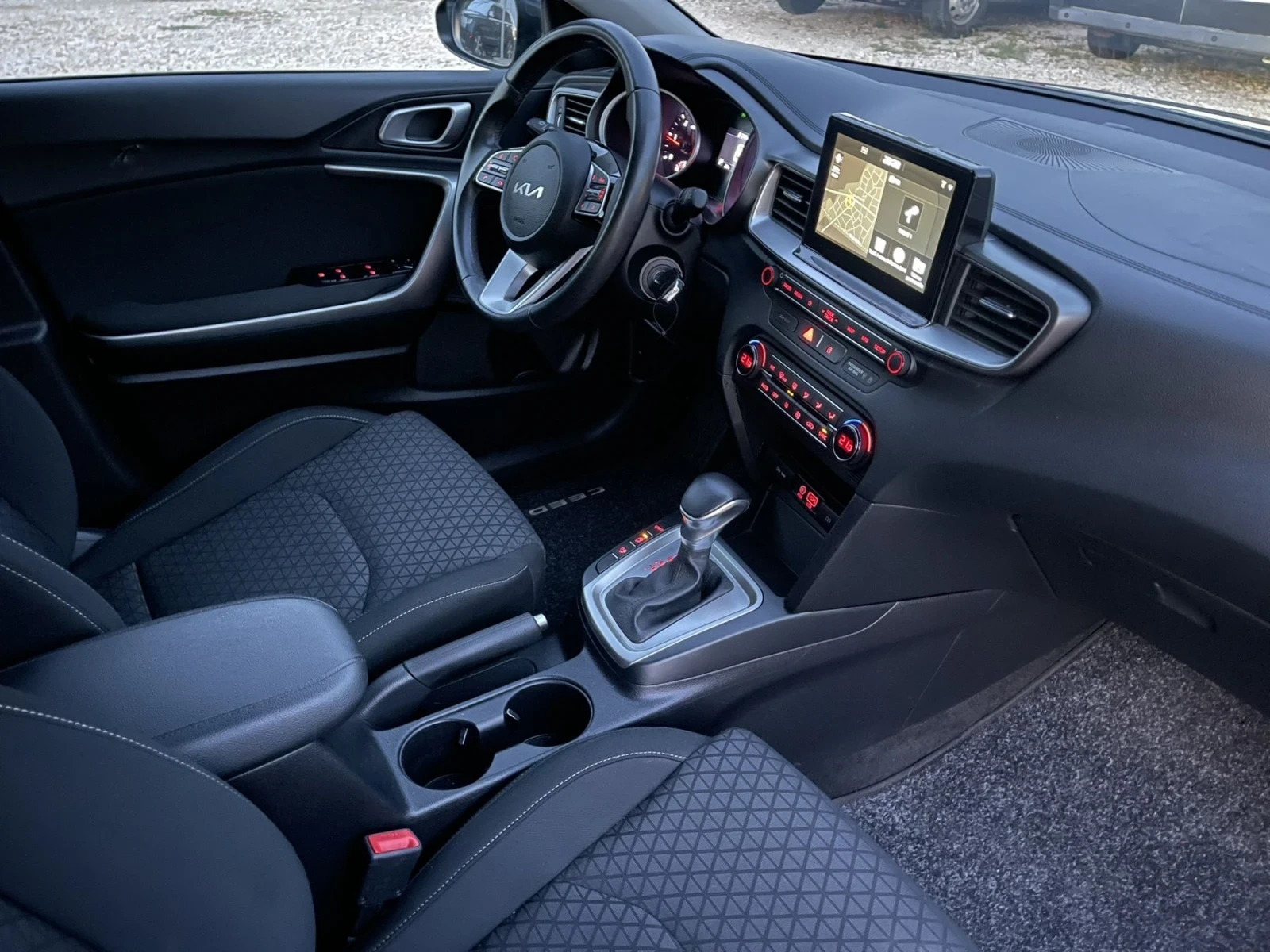Kia Ceed 1.6 CRDi* 115к.с, снимка 8 - Автомобили и джипове - 55806191