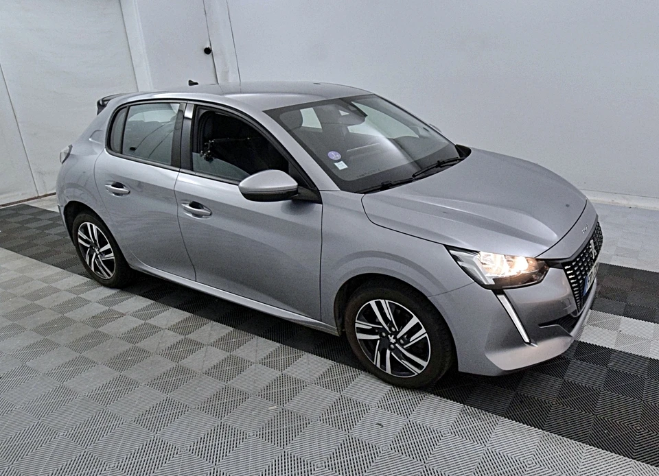 Peugeot 208 ALLURE AUTOMATIC, снимка 2 - Автомобили и джипове - 55843368