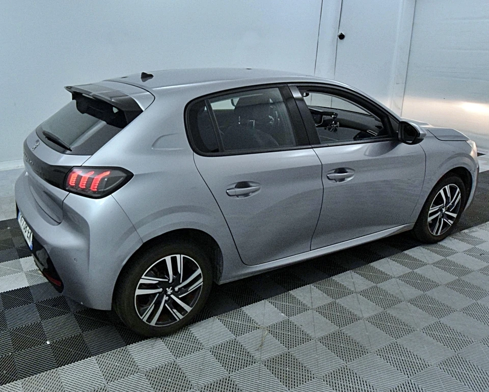 Peugeot 208 ALLURE AUTOMATIC, снимка 4 - Автомобили и джипове - 55843368