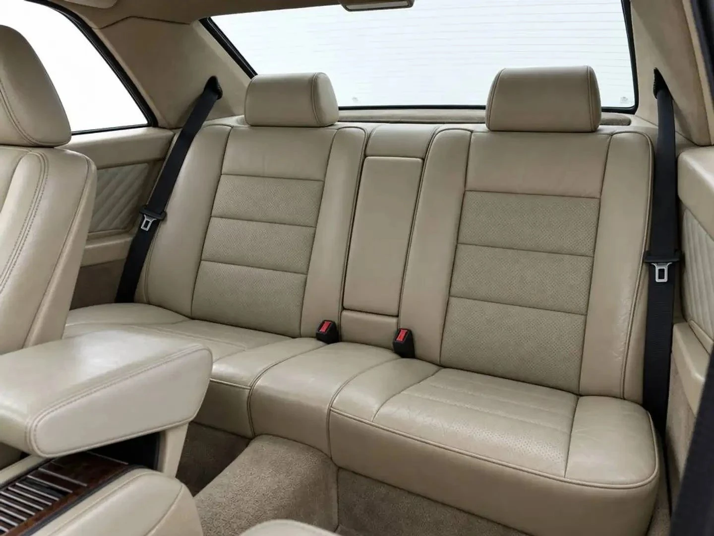 Mercedes-Benz 560, снимка 13 - Автомобили и джипове - 56685968