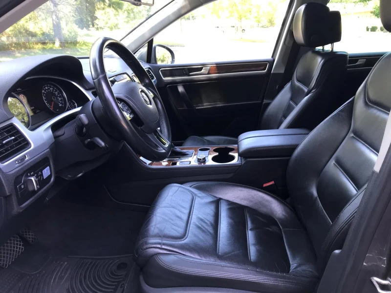 VW Touareg 3.0TDI 4x4, снимка 9 - Автомобили и джипове - 48303562