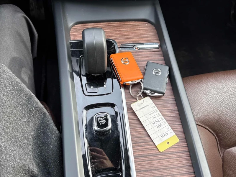 Volvo XC60 * Plus Dark Theme * CARFAX * БЕЗ ПЪРВОНАЧАЛНА ВНОС, снимка 11 - Автомобили и джипове - 52974793