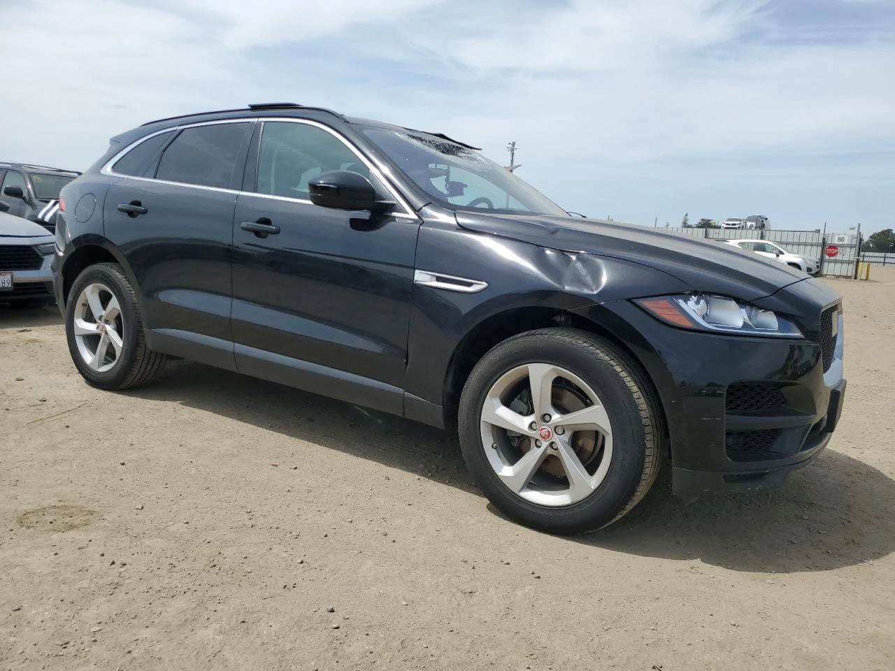 Jaguar F-PACE 25T PREMIUM * Възможност за Лизинг*  - изображение 4