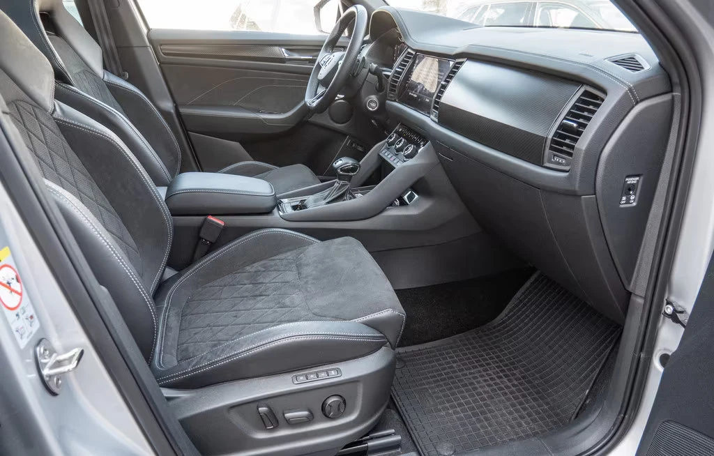 Skoda Kodiaq SPORTLINE/200HP/4X4/PANO/360/ACC/MATRIX/647v - изображение 6