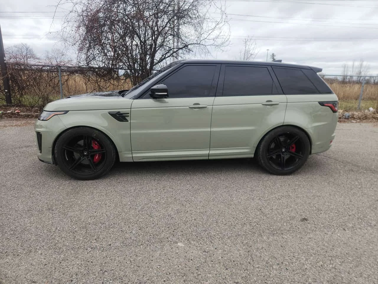 Land Rover Range Rover Sport * SVR RARE SPEC * CARFAX * MERIDIAN * 360, снимка 2 - Автомобили и джипове - 54060551