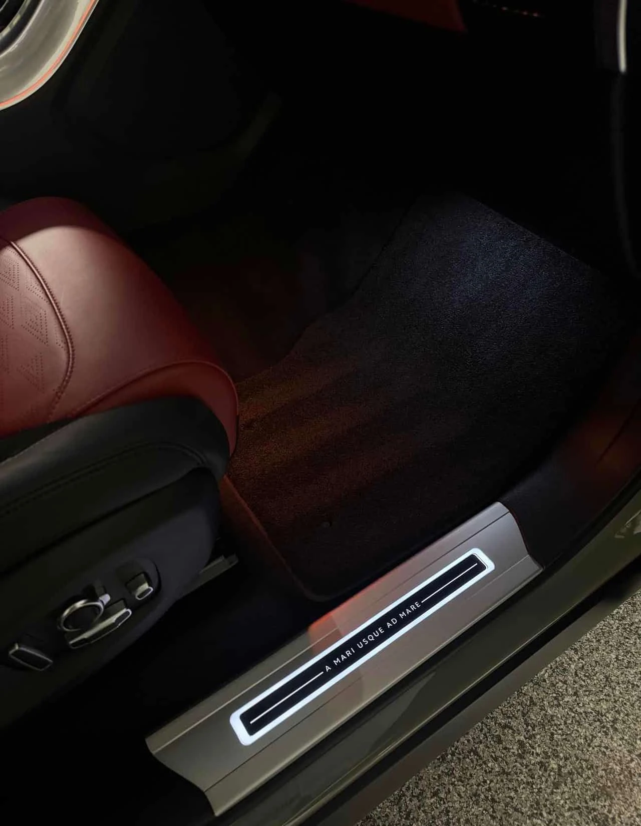 Land Rover Range Rover Sport * SVR RARE SPEC * CARFAX * MERIDIAN * 360, снимка 12 - Автомобили и джипове - 54060551