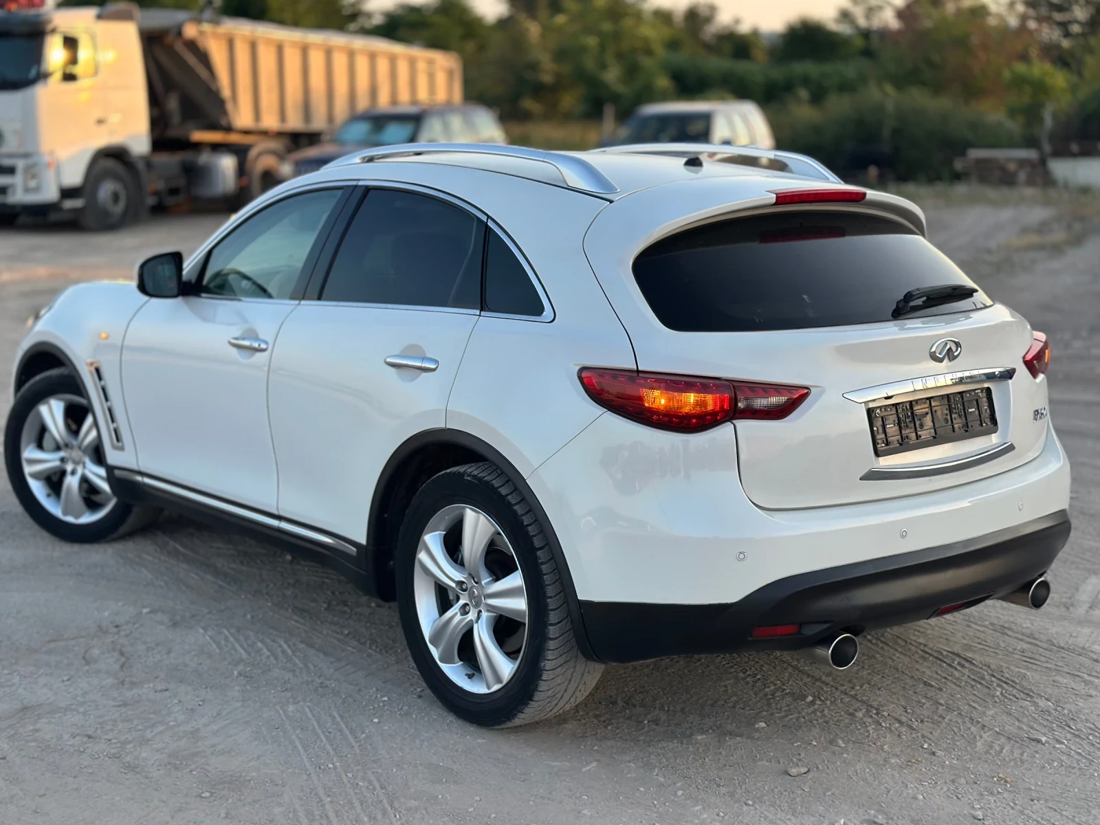 Infiniti Fx 30 d S PREMIUM AWD/БЯЛА ПЕРЛА/ПЪЛЕН НАБОР ЕКСТРИ, снимка 4 - Автомобили и джипове - 55093380