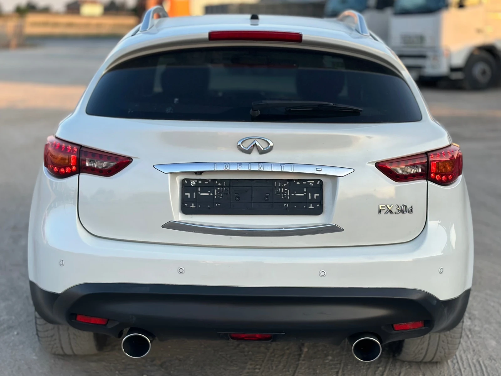 Infiniti Fx 30 d S PREMIUM AWD/БЯЛА ПЕРЛА/ПЪЛЕН НАБОР ЕКСТРИ, снимка 5 - Автомобили и джипове - 55093380