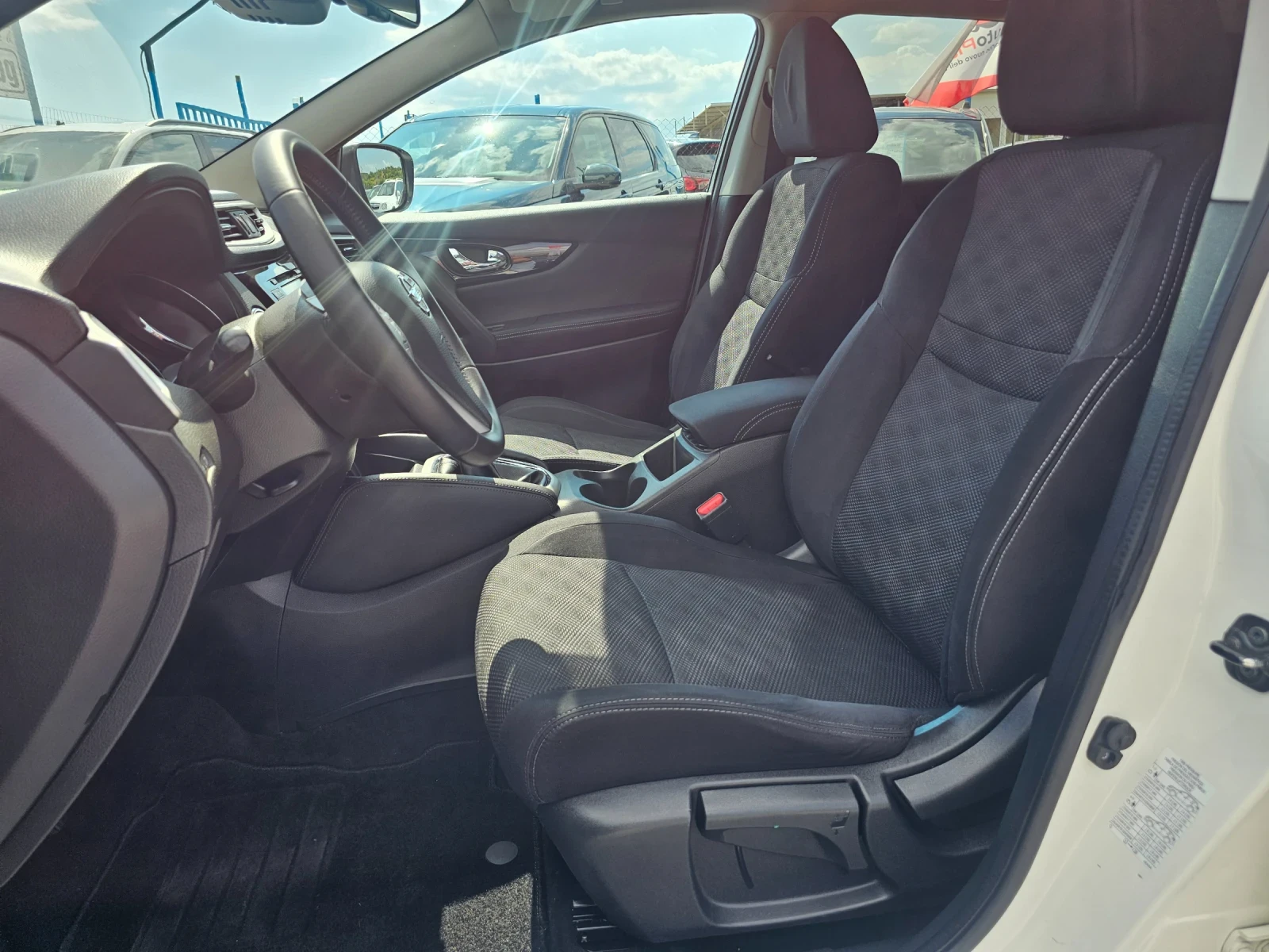 Nissan Qashqai 1.5 dci evro6B , снимка 9 - Автомобили и джипове - 55664696