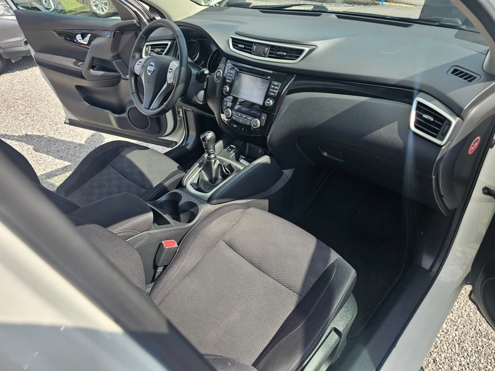 Nissan Qashqai 1.5 dci evro6B , снимка 15 - Автомобили и джипове - 55664696