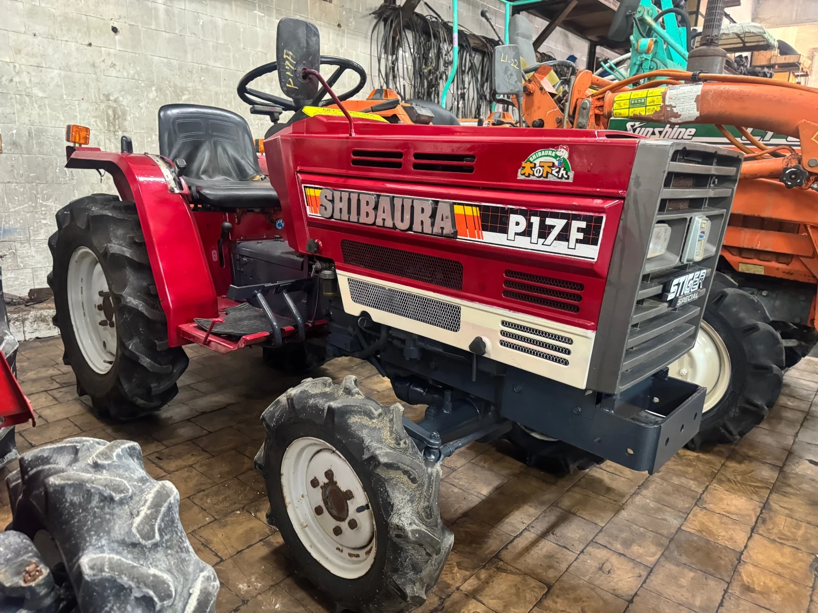 Трактор Shibaura P17F