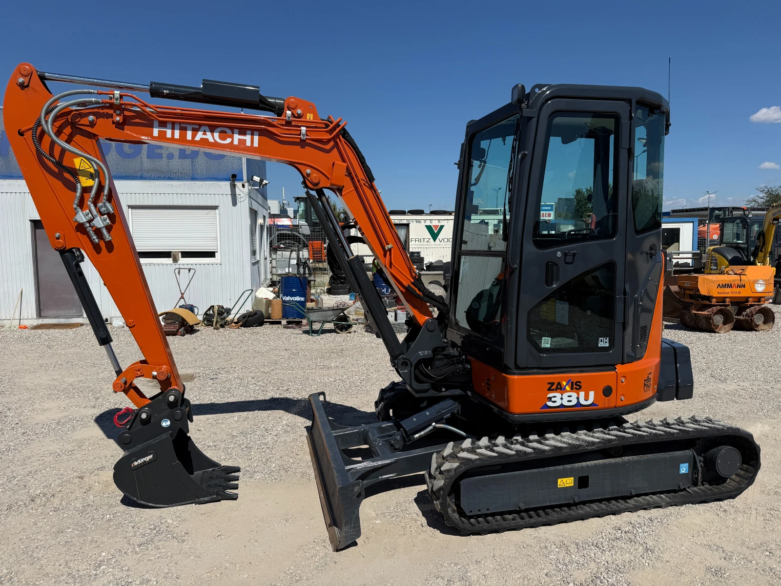 Багер Hitachi ZX 38U-6 - ФАБРИЧНО НОВ, снимка 2 - Индустриална техника - 55803491