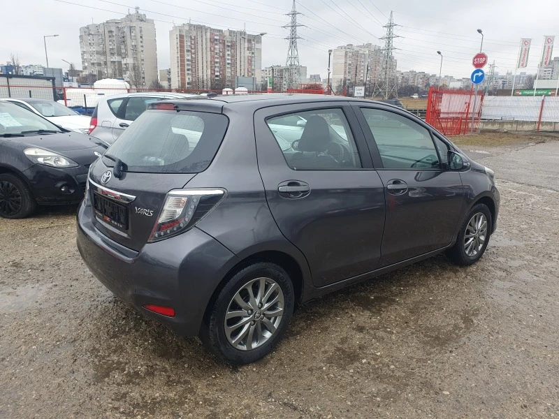 Toyota Yaris 1.3i , снимка 5 - Автомобили и джипове - 40069202