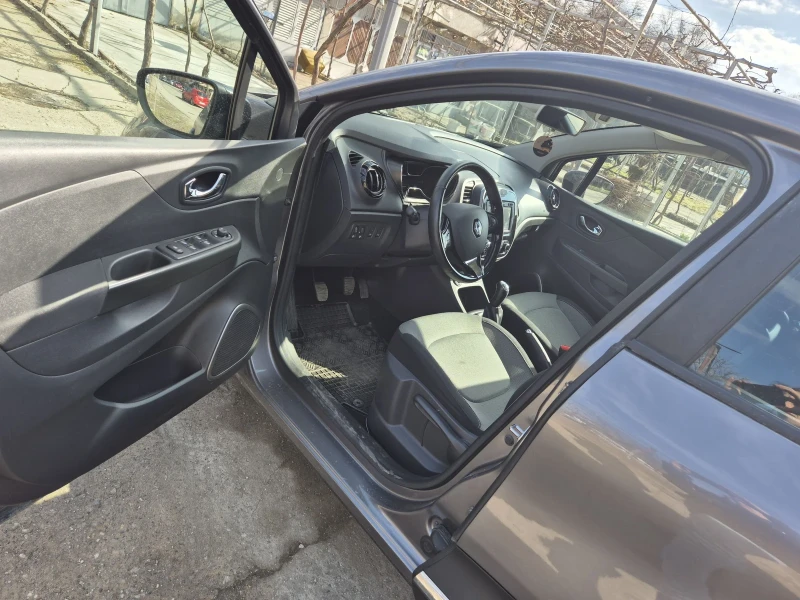 Renault Captur, снимка 8 - Автомобили и джипове - 49376246