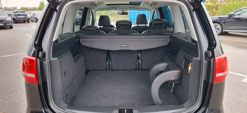 VW Sharan 2.0 High line  Панорама Алкантара Нави Ксенон , снимка 14 - Автомобили и джипове - 51987311