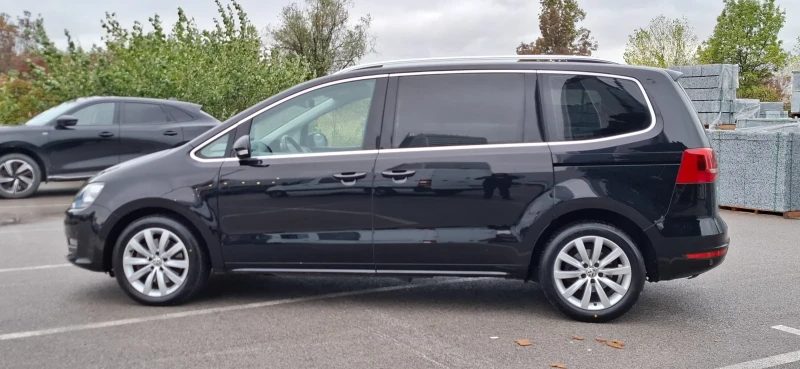 VW Sharan 2.0 High line  Панорама Алкантара Нави Ксенон , снимка 4 - Автомобили и джипове - 51987311