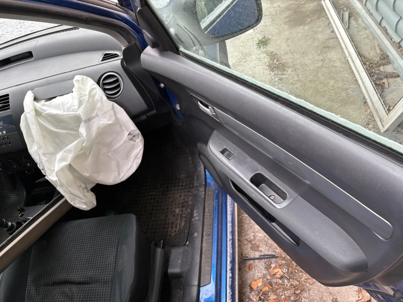 Suzuki Swift 1.3 , снимка 8 - Автомобили и джипове - 53181971