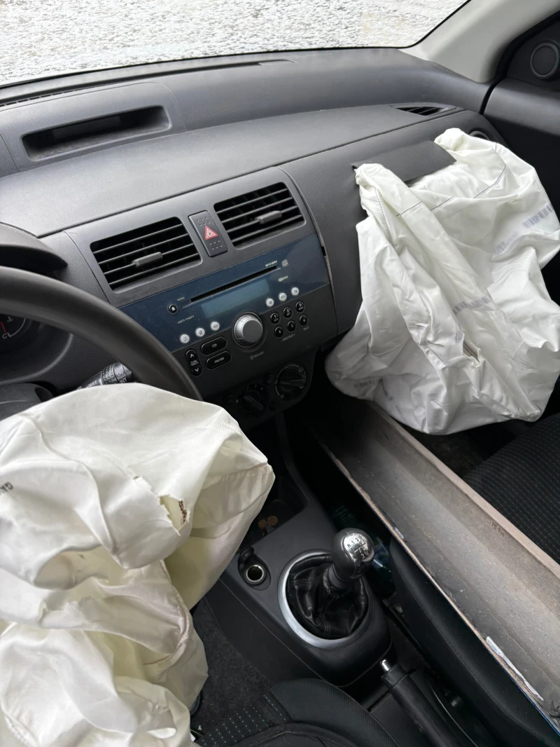 Suzuki Swift 1.3 , снимка 6 - Автомобили и джипове - 53181971