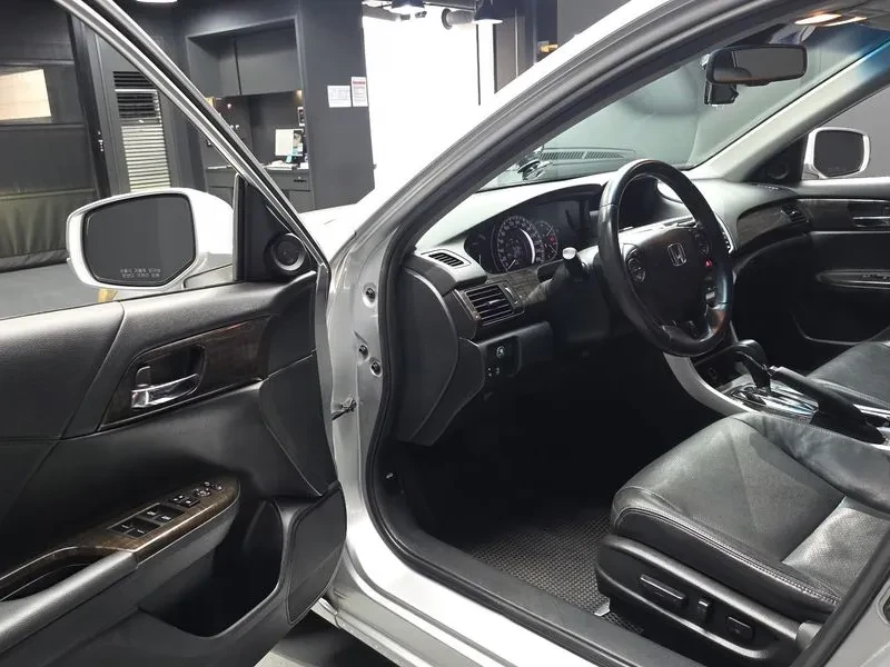 Honda Accord 2.4 9Th Generation, снимка 17 - Автомобили и джипове - 56020371