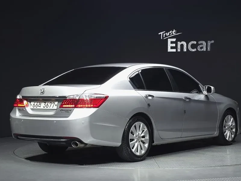 Honda Accord 2.4 9Th Generation, снимка 4 - Автомобили и джипове - 56020371