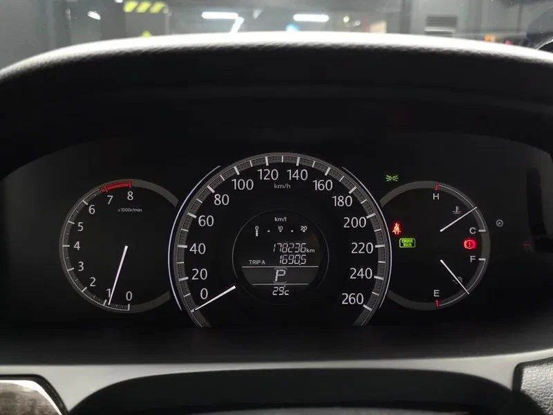 Honda Accord 2.4 9Th Generation, снимка 13 - Автомобили и джипове - 56020371