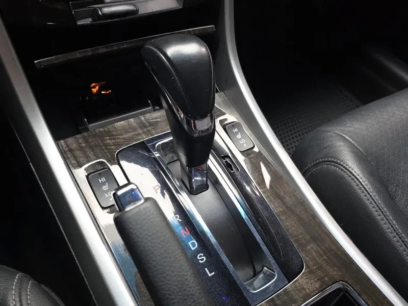 Honda Accord 2.4 9Th Generation, снимка 16 - Автомобили и джипове - 56020371