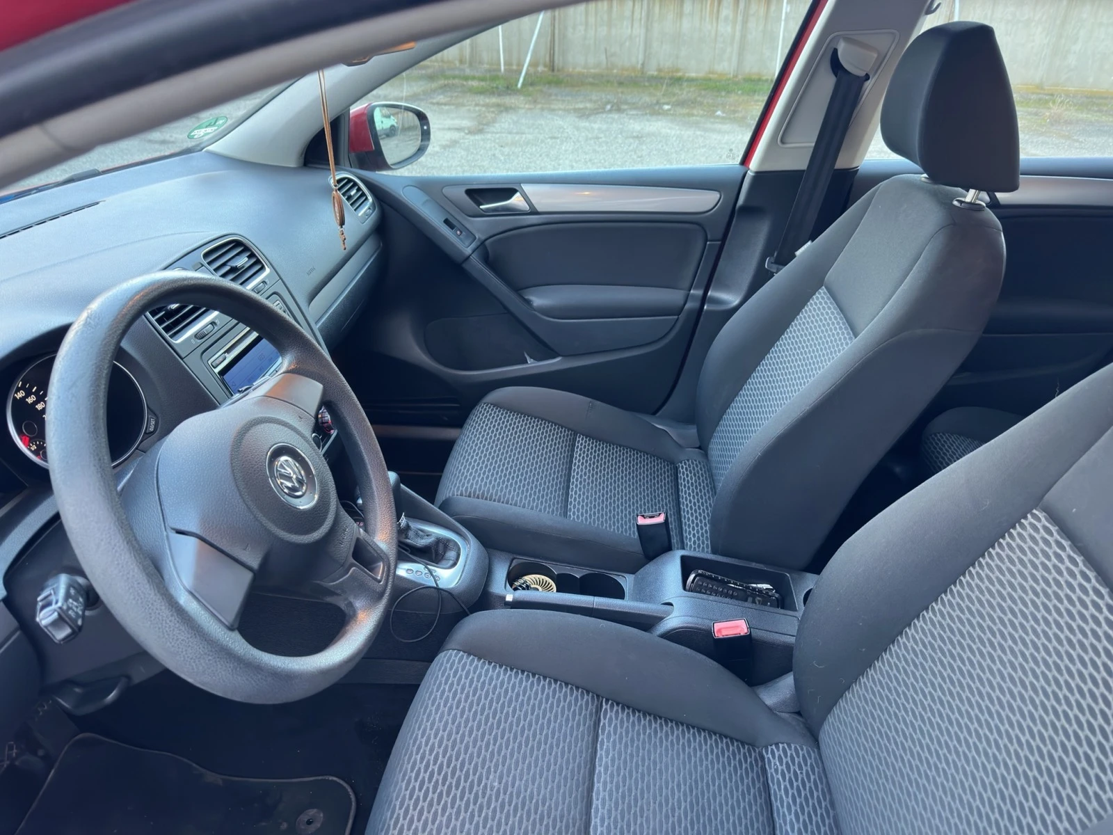 VW Golf 1.6i Автоматик - изображение 10