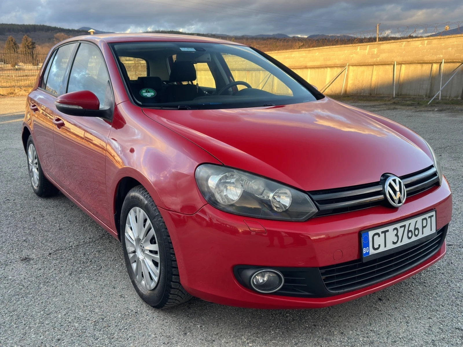 VW Golf 1.6i Автоматик - изображение 2