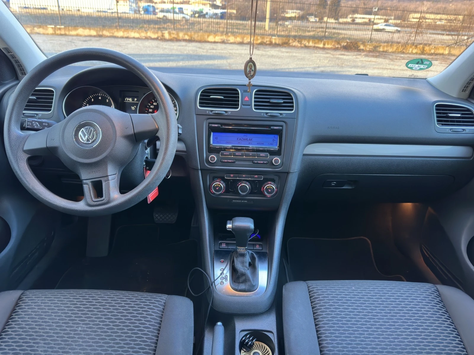 VW Golf 1.6i Автоматик - изображение 7