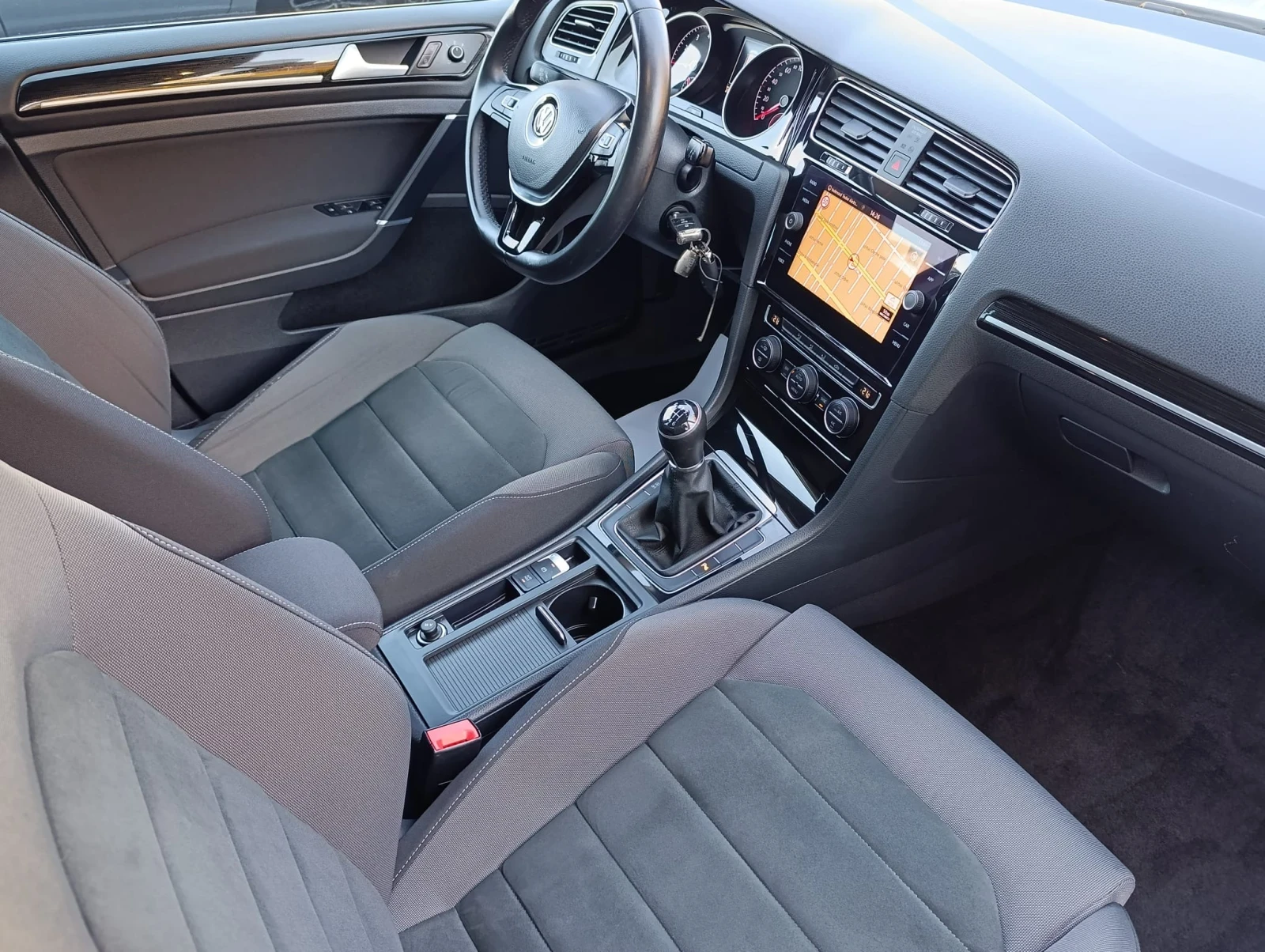 VW Golf  1.5 CNG  | Mobile.bg   7