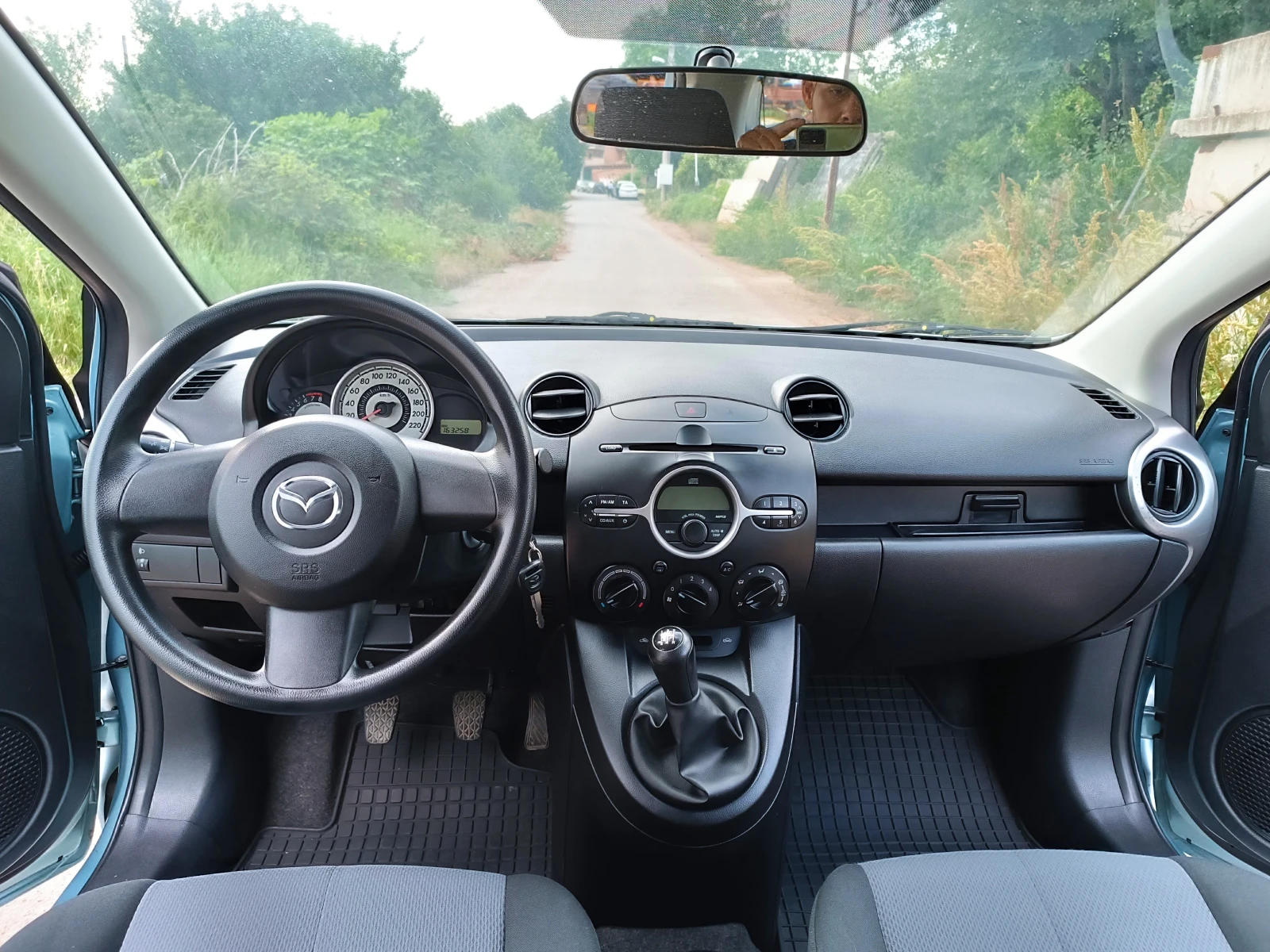 Mazda 2 1.3i | Mobile.bg � ����������� 11
