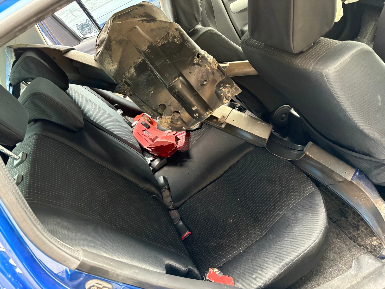 Suzuki Swift 1.3 , снимка 15 - Автомобили и джипове - 53181971