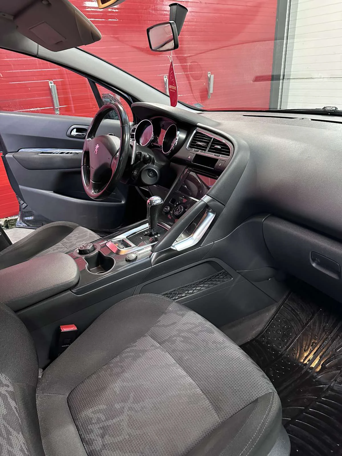 Peugeot 3008 1.6HDI, снимка 8 - Автомобили и джипове - 53757639