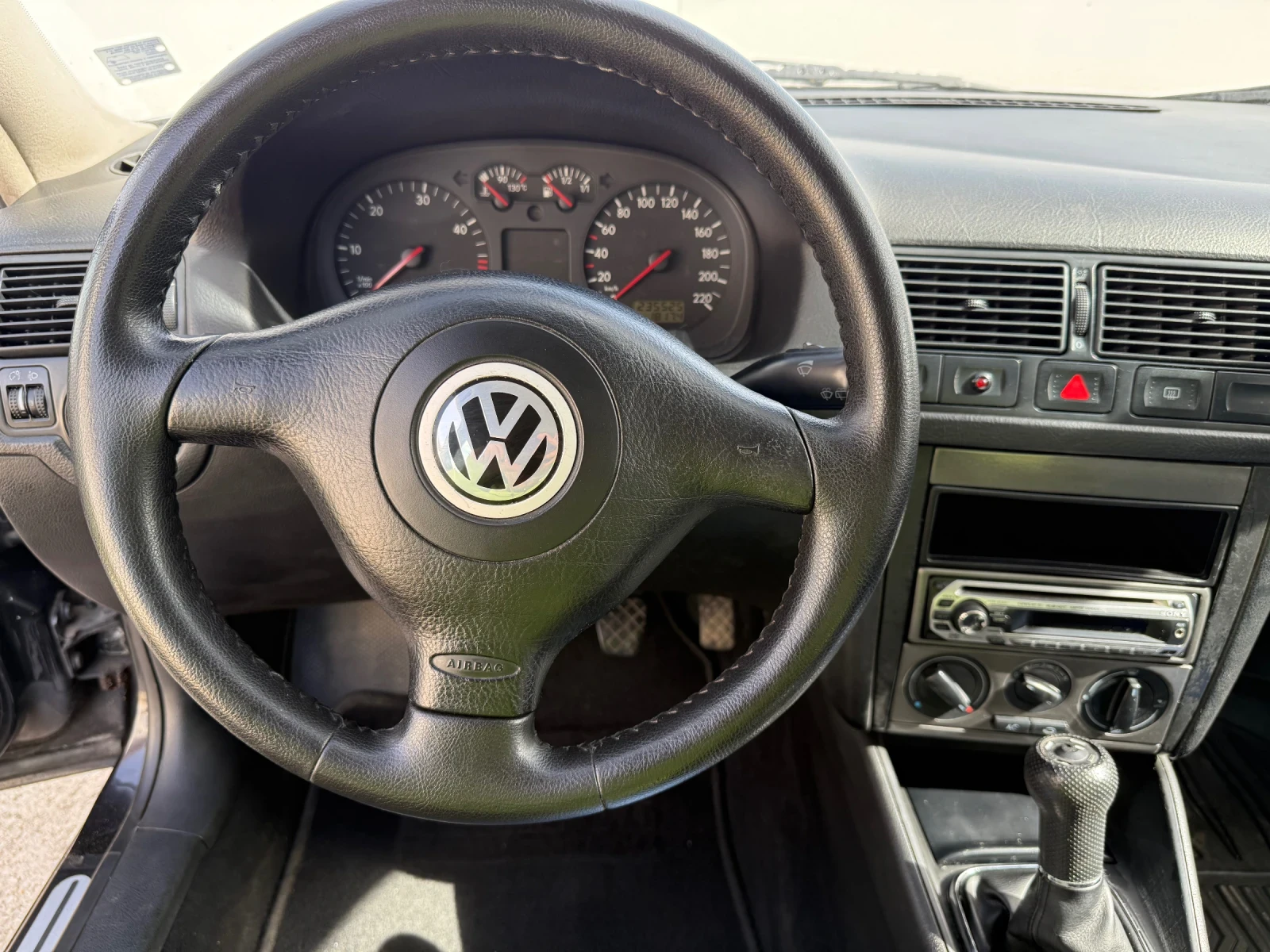VW Golf 1.9 TDI, снимка 10 - Автомобили и джипове - 53772691