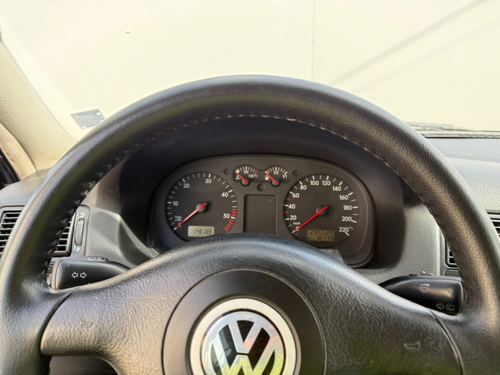 VW Golf 1.9 TDI, снимка 8 - Автомобили и джипове - 53772691