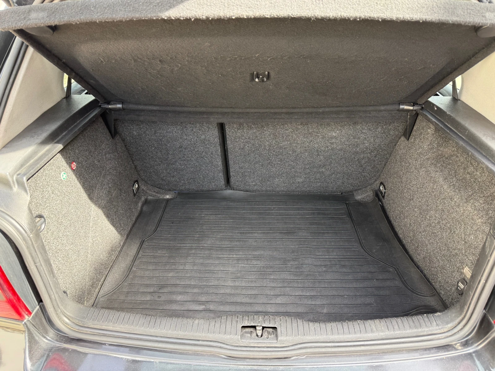 VW Golf 1.9 TDI, снимка 11 - Автомобили и джипове - 53772691