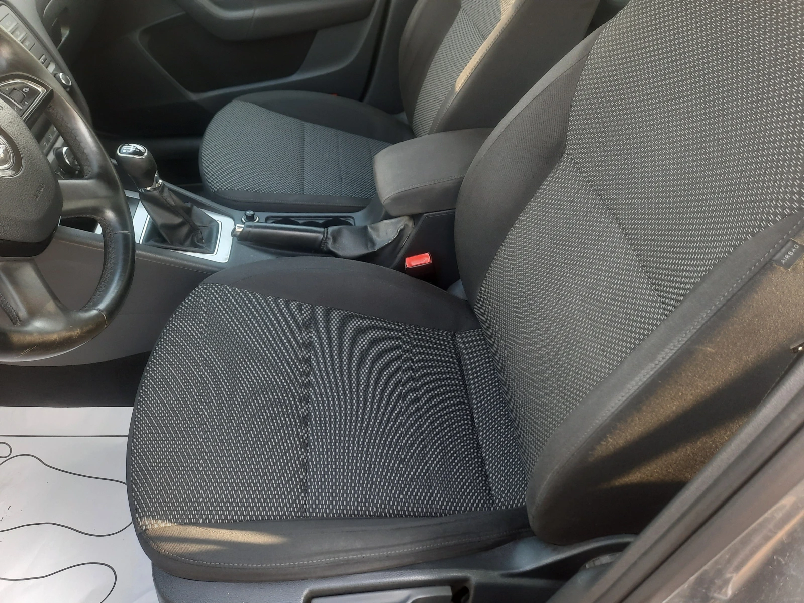 Skoda Octavia 1.6 TDI, снимка 9 - Автомобили и джипове - 53988291