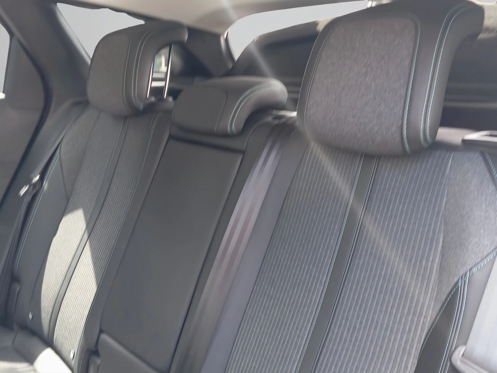 Peugeot 3008 New Line Up ALLURE 1.6 Plug-in HYBRID 2WD 225 e-EA, снимка 12 - Автомобили и джипове - 54930275
