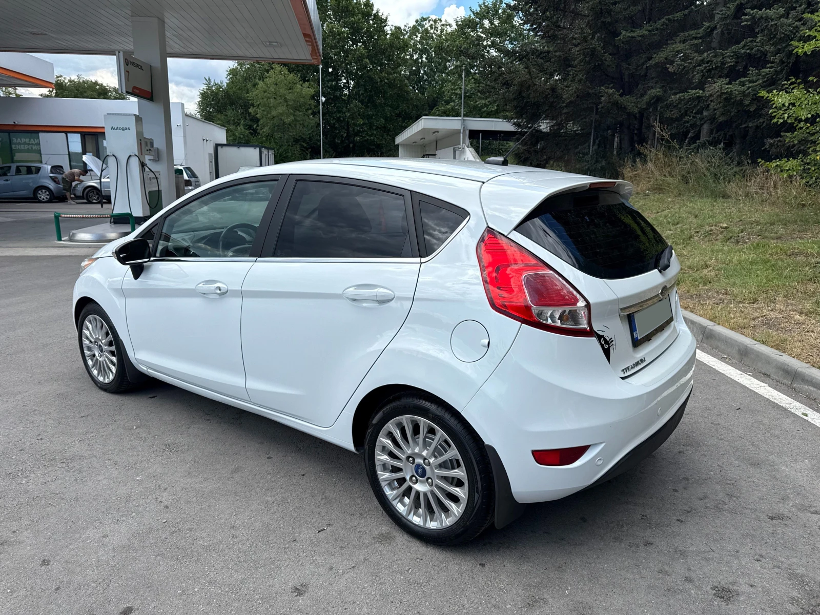 Ford Fiesta 1.6 Titanium, снимка 3 - Автомобили и джипове - 55301158