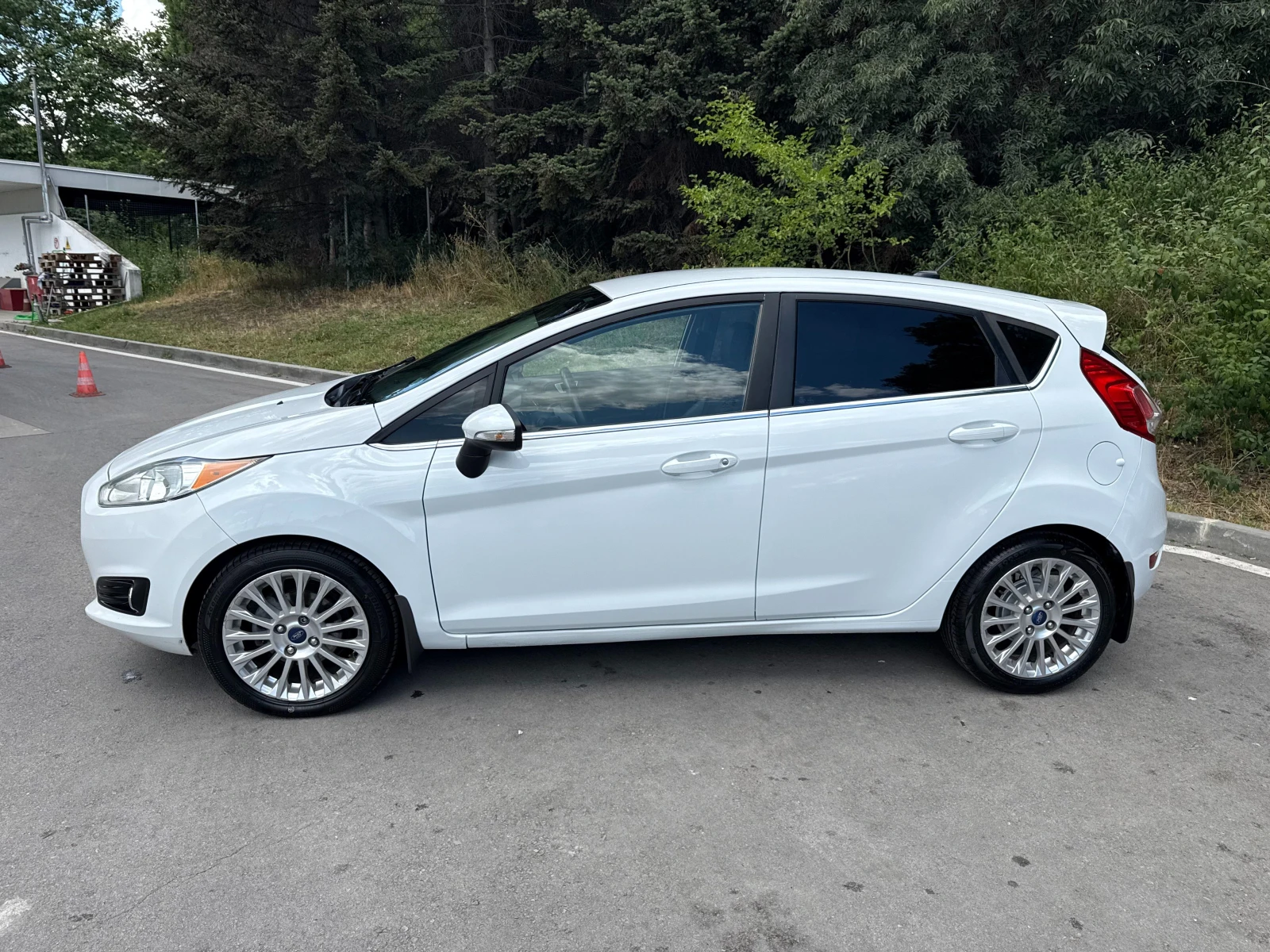 Ford Fiesta 1.6 Titanium, снимка 2 - Автомобили и джипове - 55301158