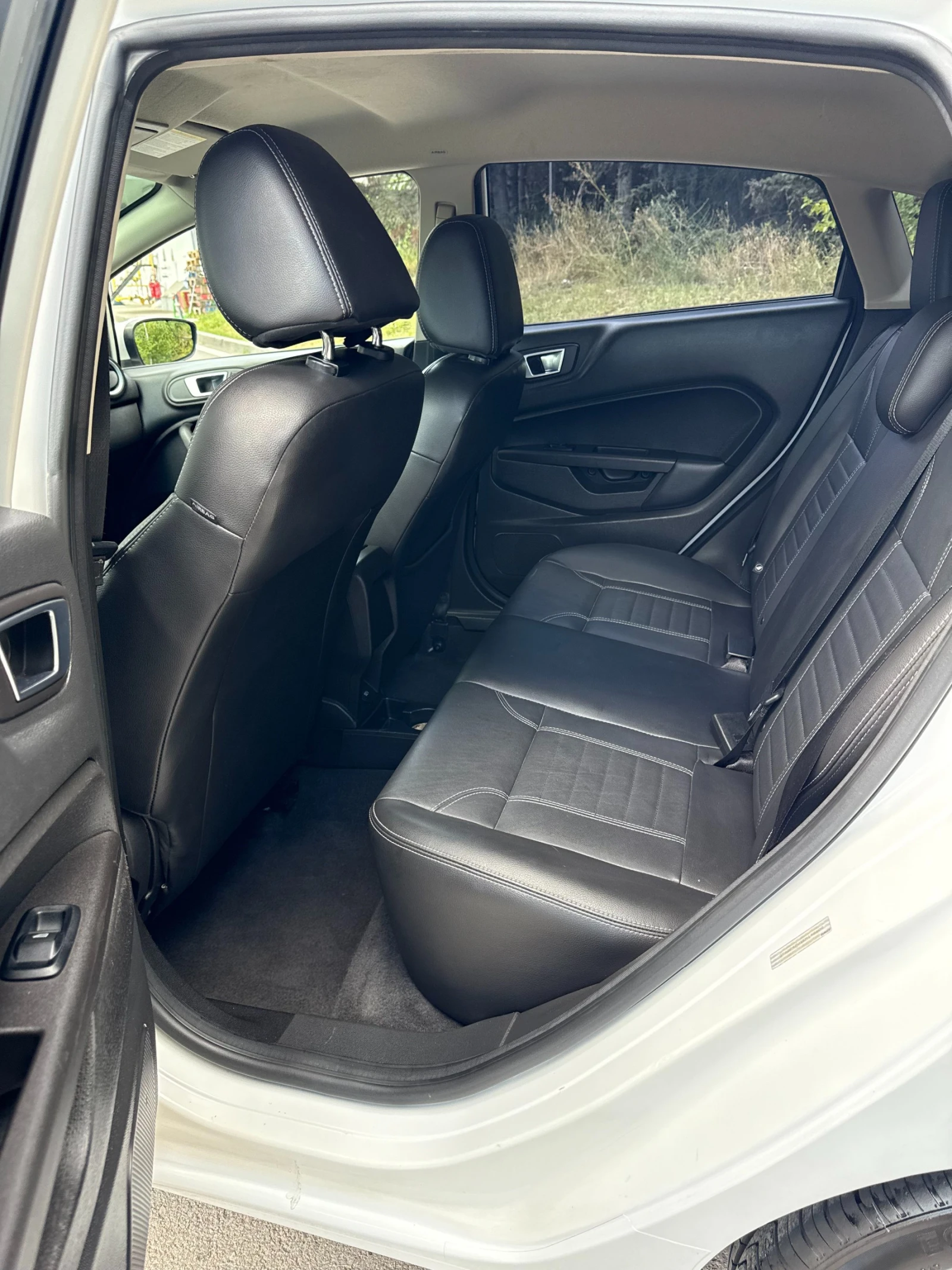 Ford Fiesta 1.6 Titanium, снимка 12 - Автомобили и джипове - 55301158
