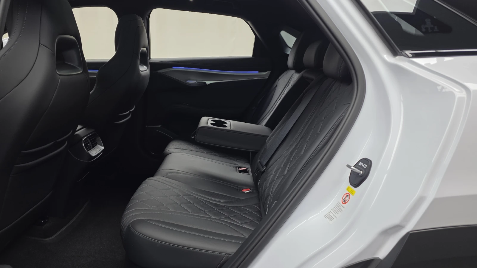 BYD Sealion 7 2026* 360* DIS* PANO* ОБДУХ* ПОДГРЕВ* АМБИЕНТ* КРА, снимка 15 - Автомобили и джипове - 56061058