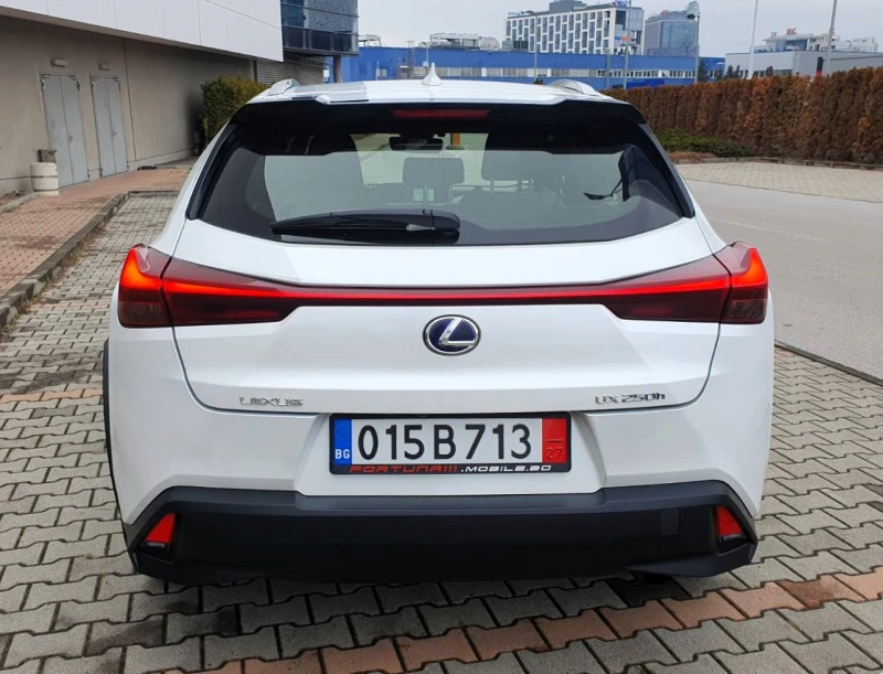 Lexus UX 250h, снимка 5 - Автомобили и джипове - 48309466