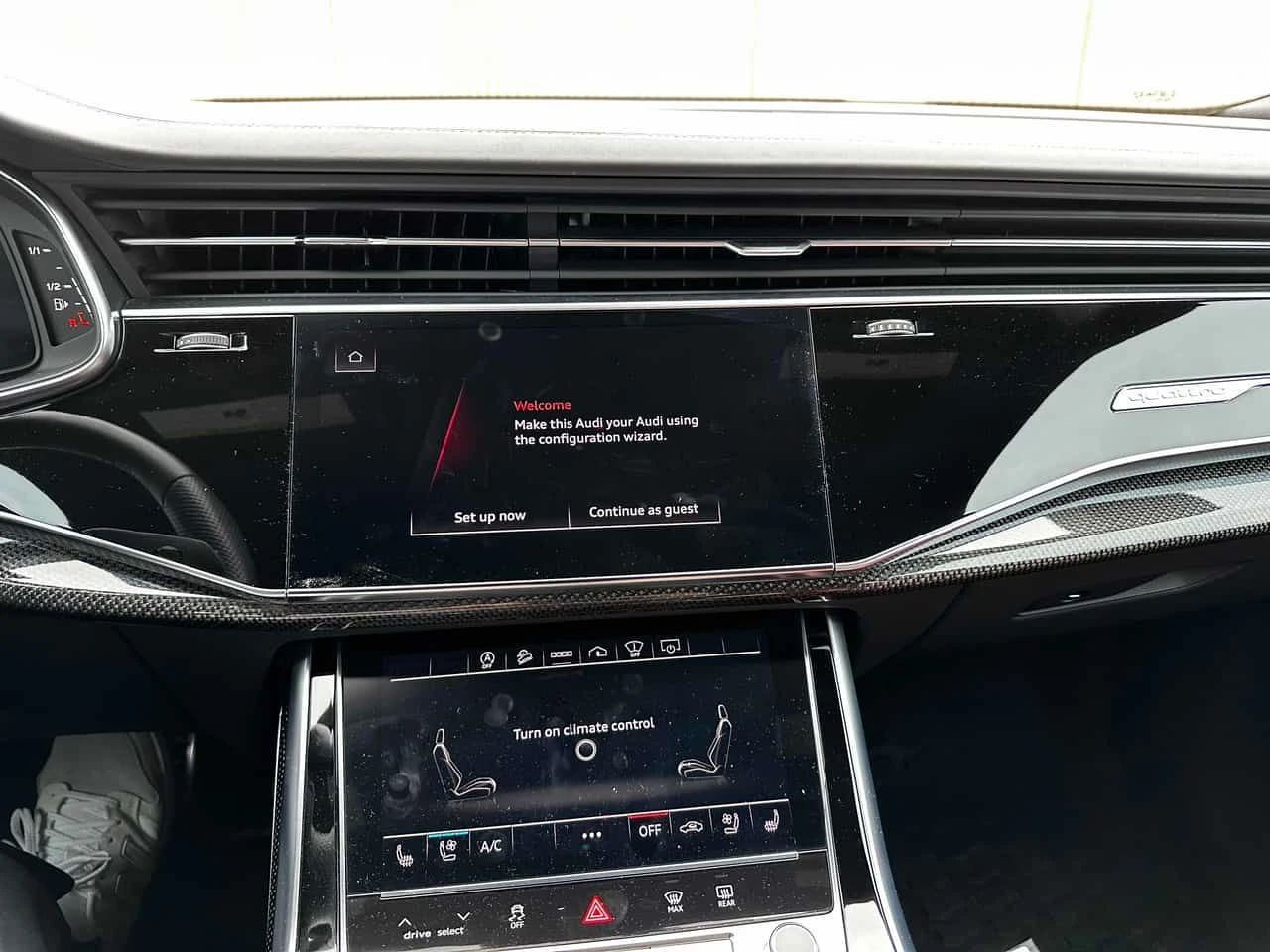 Audi SQ8 * ДИСТРОНИК* 360КАМЕРА* ПАНОРАМА* ПЕРФЕКТНО СЪСТОЯ, снимка 9 - Автомобили и джипове - 54213886